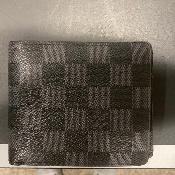 Luis Vuitton wallet - Picture 1 of 2